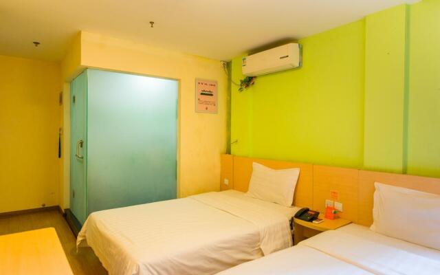 7Days Inn Shanghai Daning International Commercial Plaza YanChang Subway Station