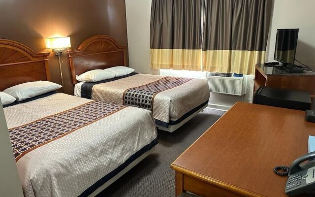 Bears Den Lounge and Motel