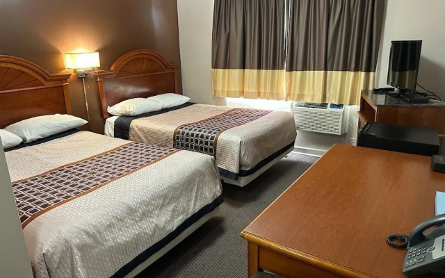 Bears Den Lounge and Motel