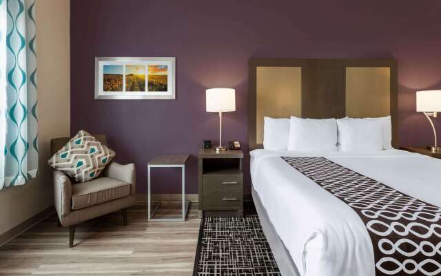 La Quinta Inn & Suites by Wyndham Wichita Airport