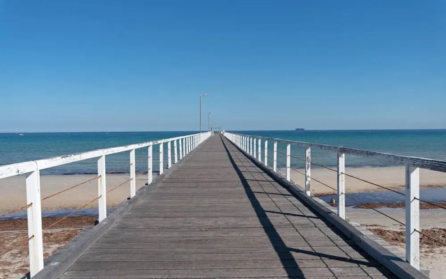 Largs Bay Oasis Jetty Views