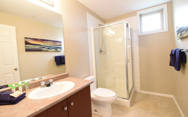 Pinnacle Pointe - By Vacations Kelowna