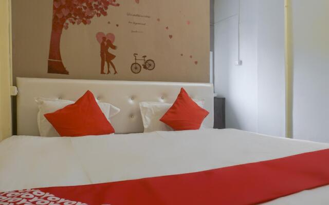 OYO 74900 R K Hotel