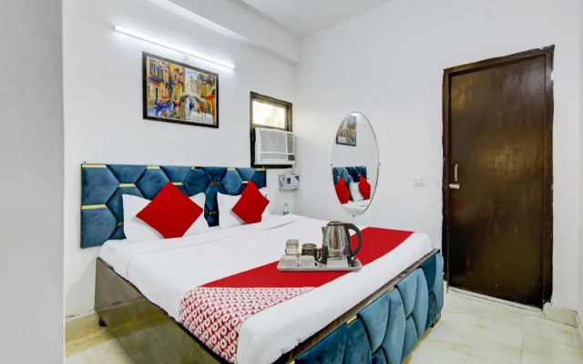 OYO Flagship 80478C Yadav Residency