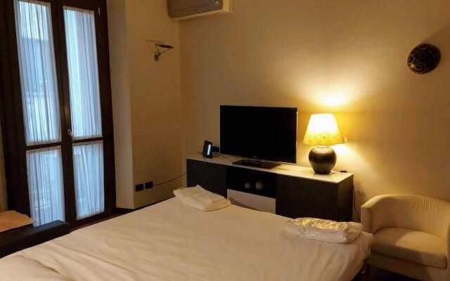 Stylish Boutique Apartment-City Center