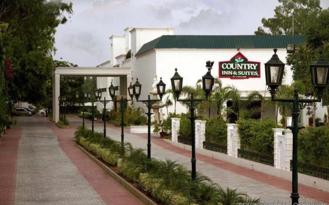 Country Inn & Suites by Radisson, Delhi Satbari