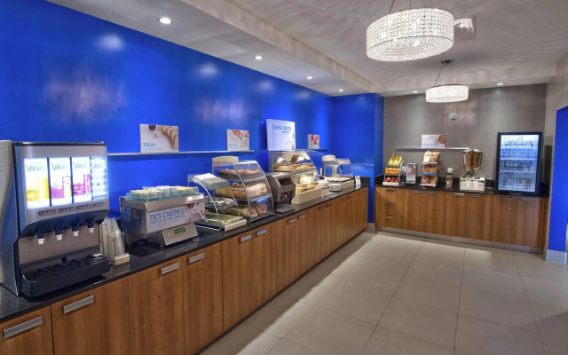 Holiday Inn Express & Suites Vaudreuil by IHG