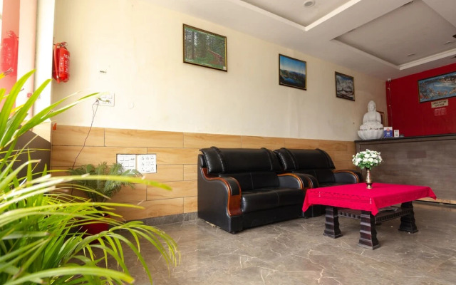 Oyo 23392 Hotel Om Palace