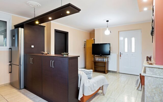 Decent Holiday Home in Chalcis With Garden