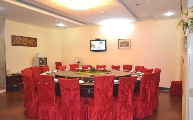 东兴王朝大酒店