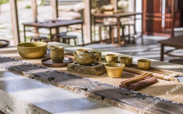 Zizai Pingjiang Wild Luxury Resort