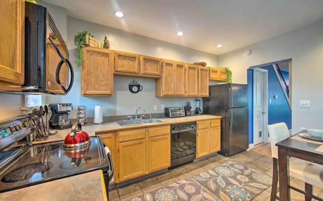 Harrisburg Retreat w/ Deck, Balcony & Grill!