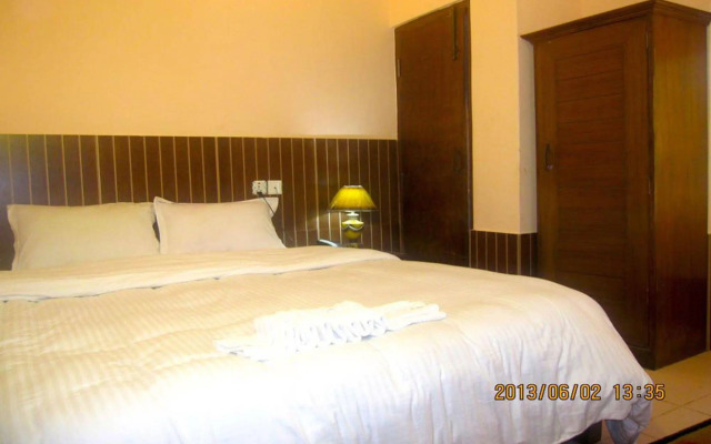 Hotel Half Moon