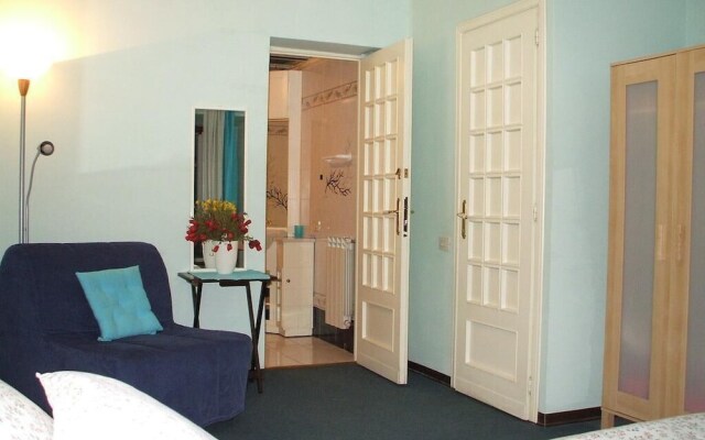 Leone Guesthouse