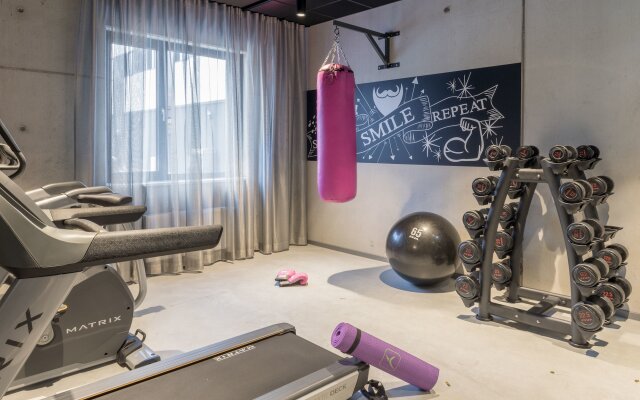 Moxy Edinburgh Airport