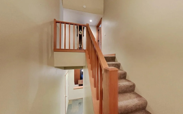 Spacious Snowbird Condo Unit Slopeside In Quiet Canyon Neighborhood