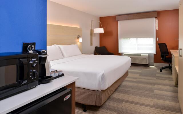 Holiday Inn Express & Suites Cincinnati - Mason by IHG
