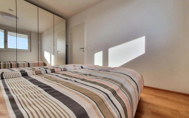 Near Lake Stylish & Fully Furnished Apartment