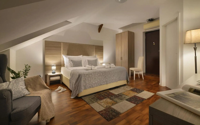 Old Town Residence by Little King