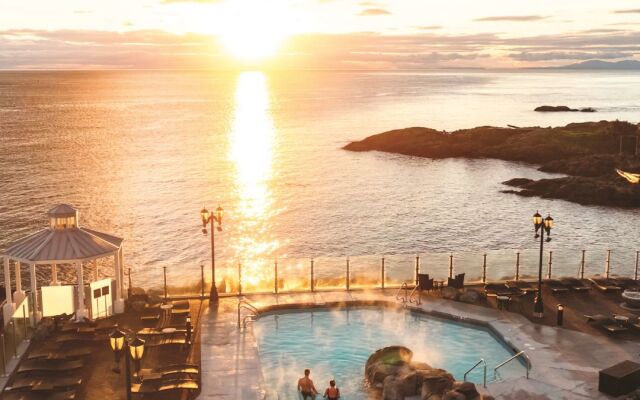 Oak Bay Beach Hotel