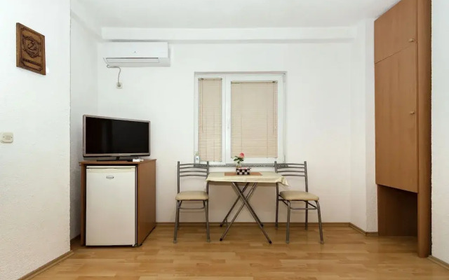 Bogdanovski Studios & Guest Rooms