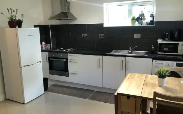 2 bedroom Apartment  Heathrow Airport