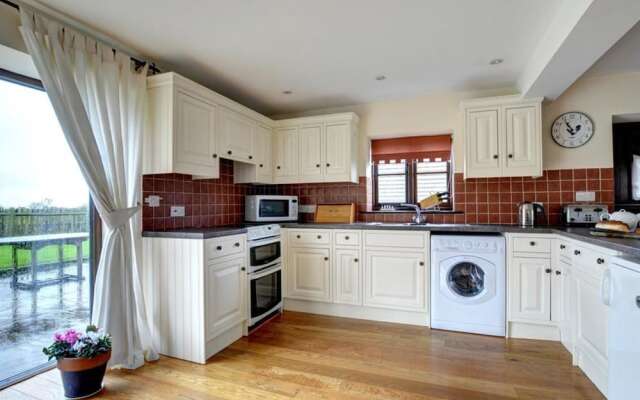 Cozy Farmhouse in Benenden With Terrace