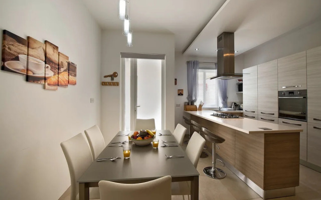 The Hillock North A1