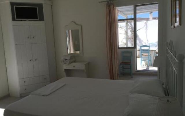 Nikoleta Studios & Rooms