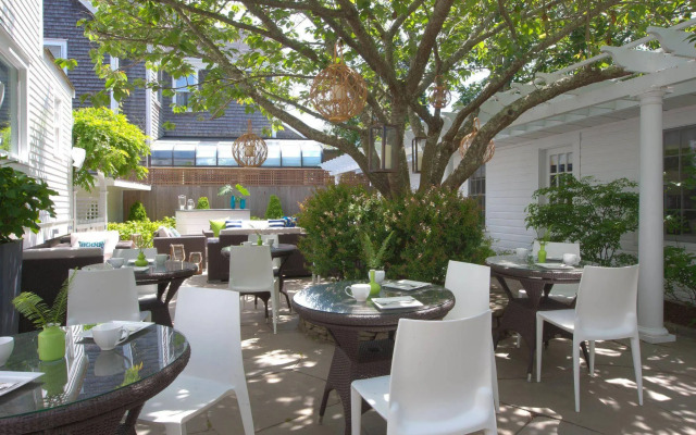 76 Main Ink Press Hotel