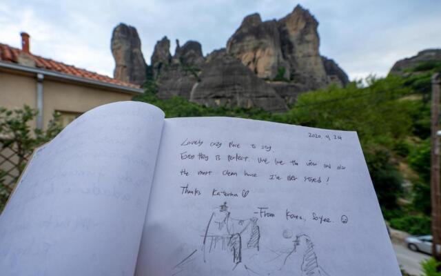 The house under the rocks of Meteora 1