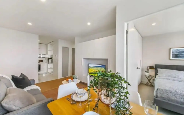 A Cozy & Modern 2BR Apartment, Fantastic Views