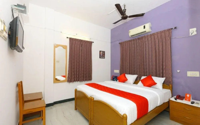OYO 10018 Hotel AKS Shelter
