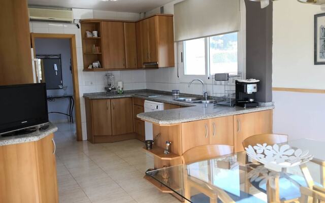 Villa familiar buhardilla piscina y BBQ