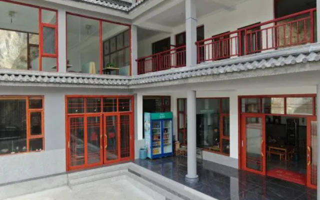 Shangri-La Tiger Leaping Gorge Taoyuan Inn