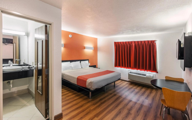 Motel 6 Dallas, TX - South