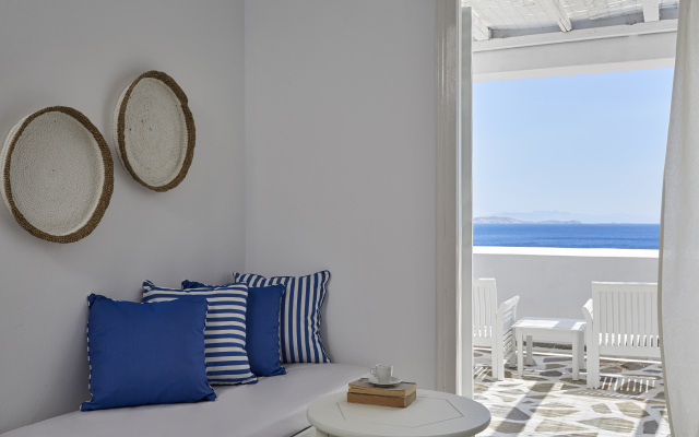 Mr & Mrs White Tinos