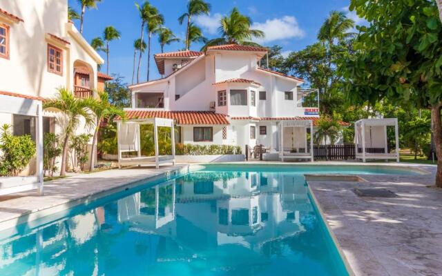 Incredible 4BR Beachfront Penthouse with Ocean View