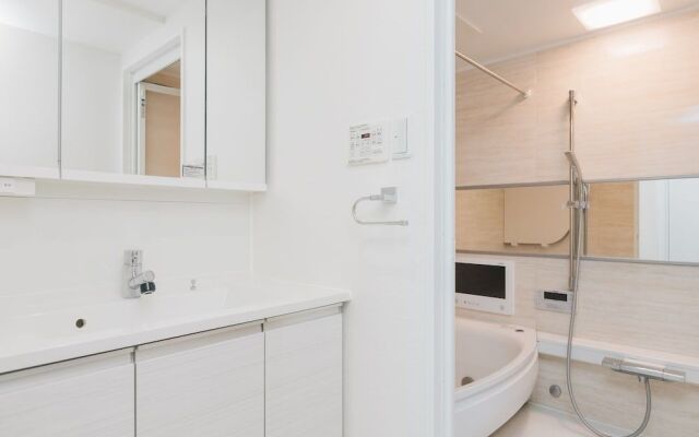Higobashi AFP Luxury Apartment