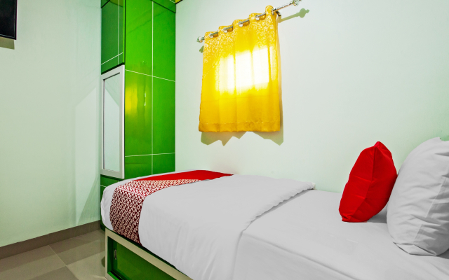 Super OYO 1763 Dinda Residence Syariah