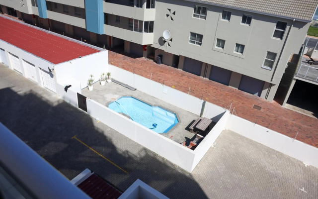 Lovely 2 Bedroom Oceanfront Apartment with Sea Views