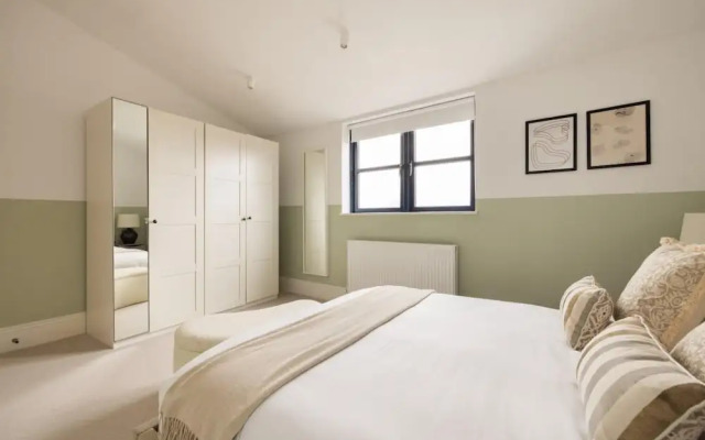 The Tooting Hideout - Dazzling 3bdr Flat With Balcony