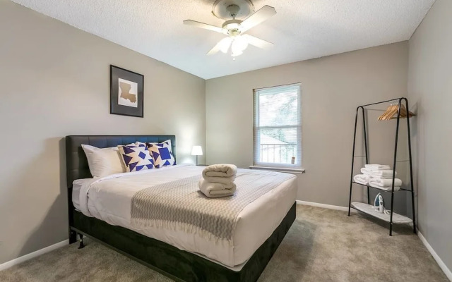 University Suite + Pool + Gym