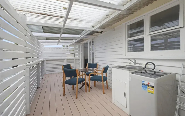 3 Bedroom In Papatoetoe w Parking - Wifi