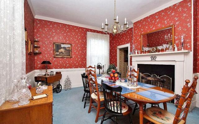 Family Farmhouse Inn