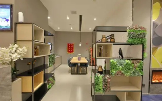 Homeinn Selected Hotel (Lvliang Binhe South Donglu)