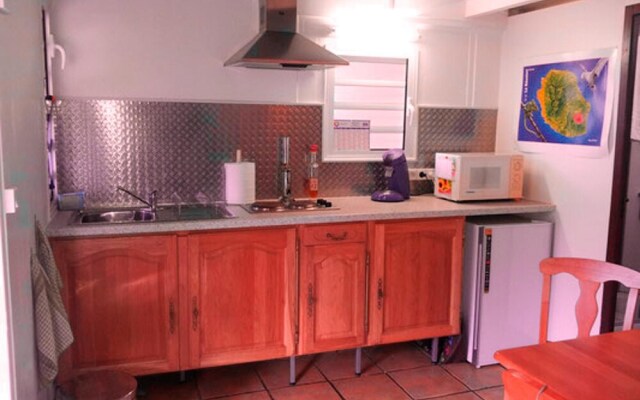 Studio in St-benoit, With Wonderful Mountain View, Pool Access, Enclos
