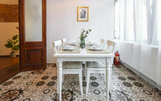 NEO-RENAISSANCE & UNIQUE Apt - Best location