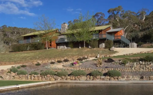 Mowamba River Lodge