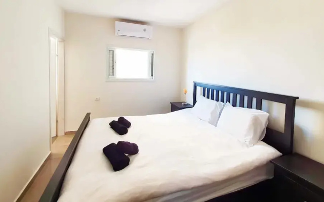 Charming 3bdr apt with sea view B5